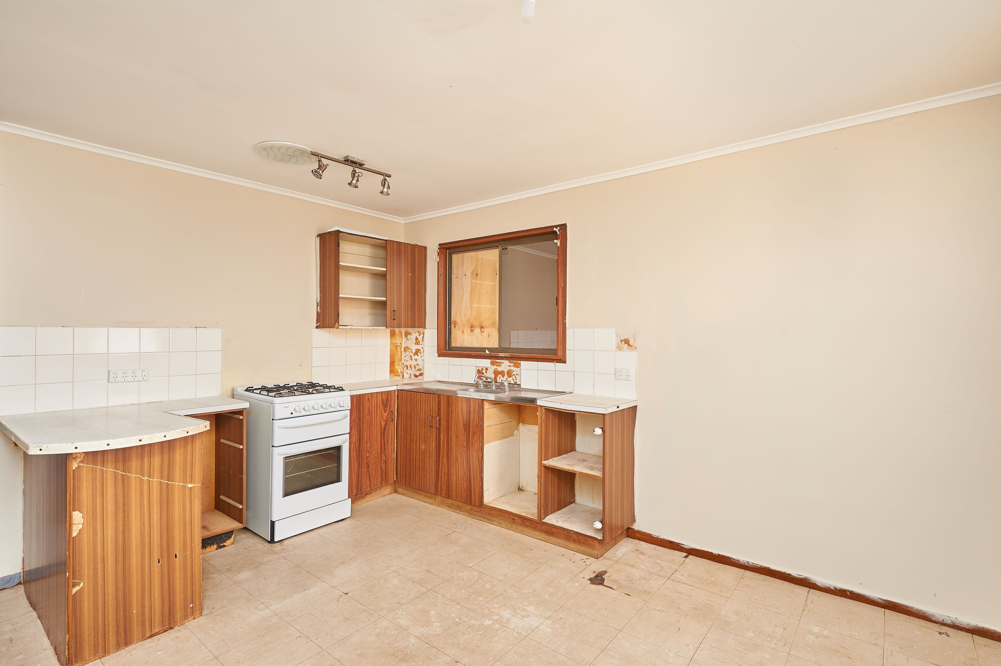 2 Kenny Place, Tolland - Thumbnail 2