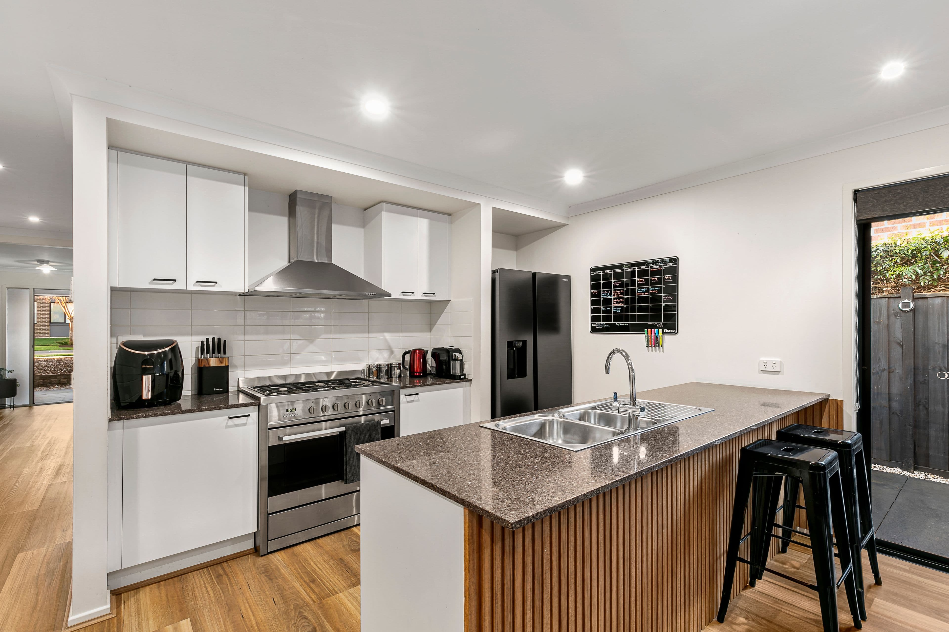 10 Carribie Road, Doreen VIC 3754, Doreen - Thumbnail 3