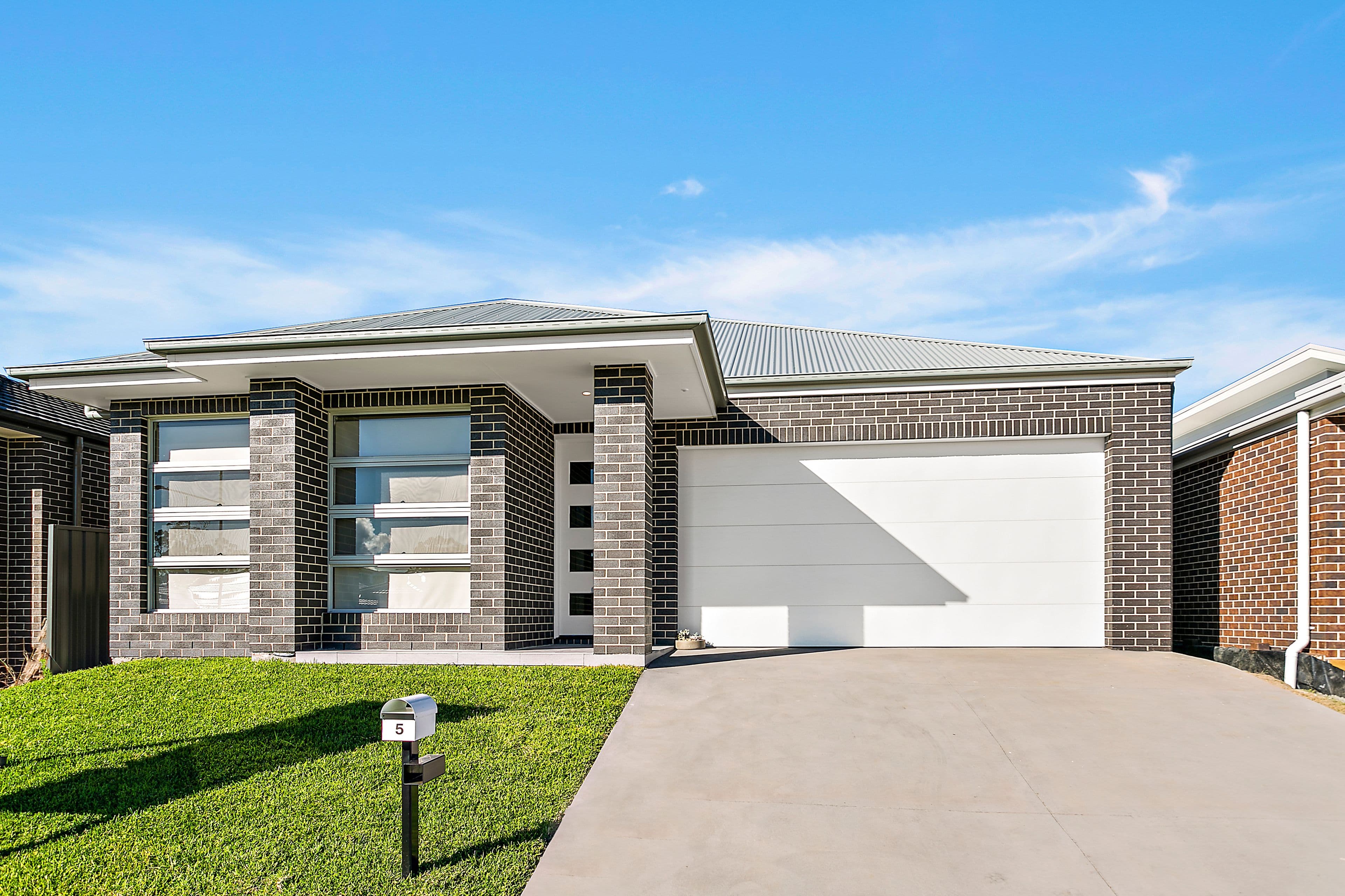 5 Crystal Avenue, Horsley - Image 1