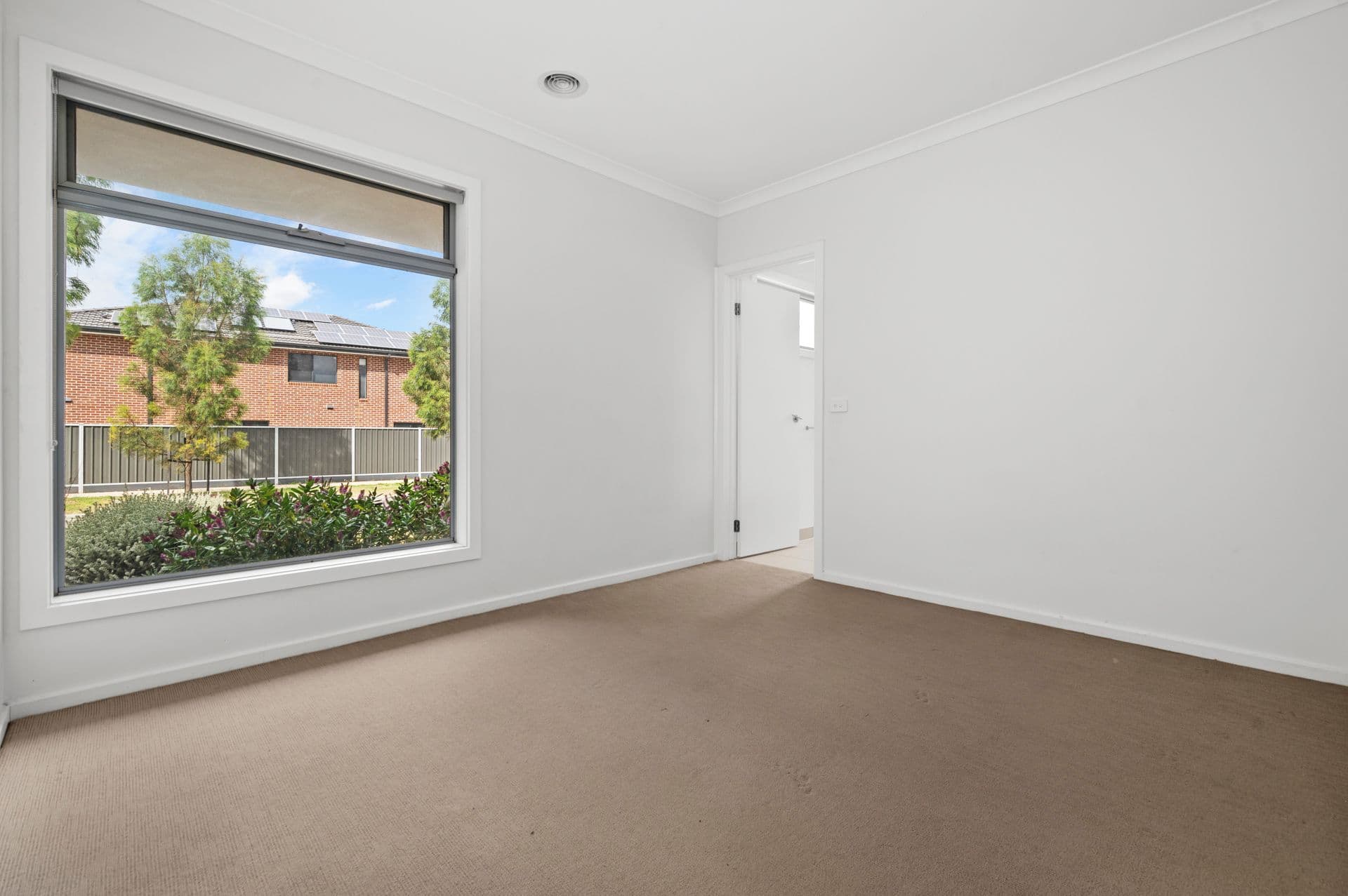 60 Runcorn Crescent, Strathtulloh VIC 3338, Strathtulloh - Thumbnail 2