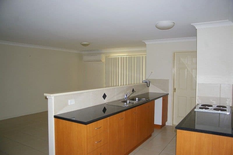 34 Bramble Crescent, DECEPTION BAY QLD 4508, Deception Bay - Thumbnail 3
