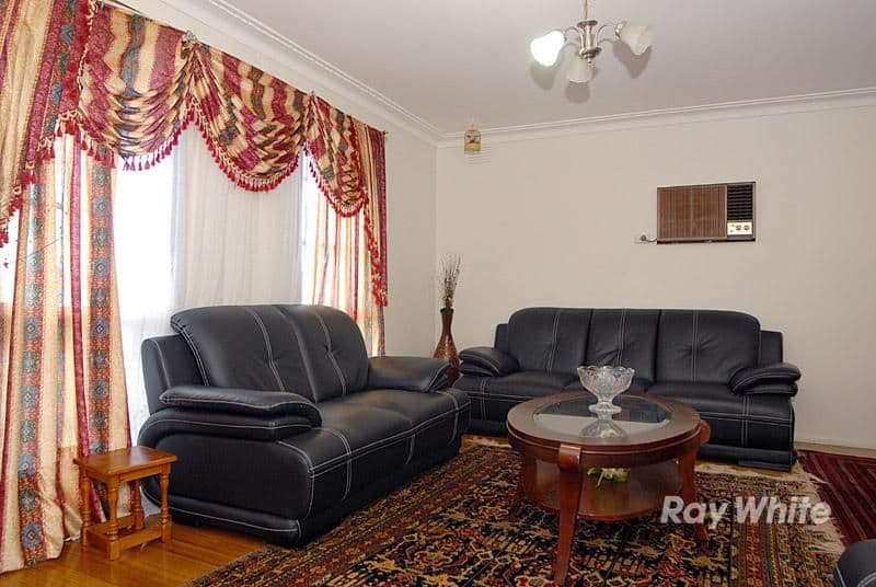 3 Howson Close, ENDEAVOUR HILLS VIC 3802, Endeavour Hills - Thumbnail 2