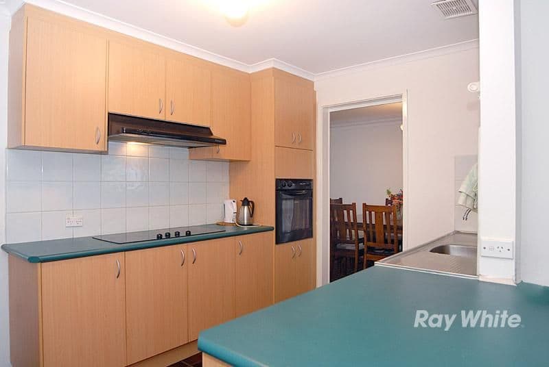 3 Howson Close, ENDEAVOUR HILLS VIC 3802, Endeavour Hills - Thumbnail 3