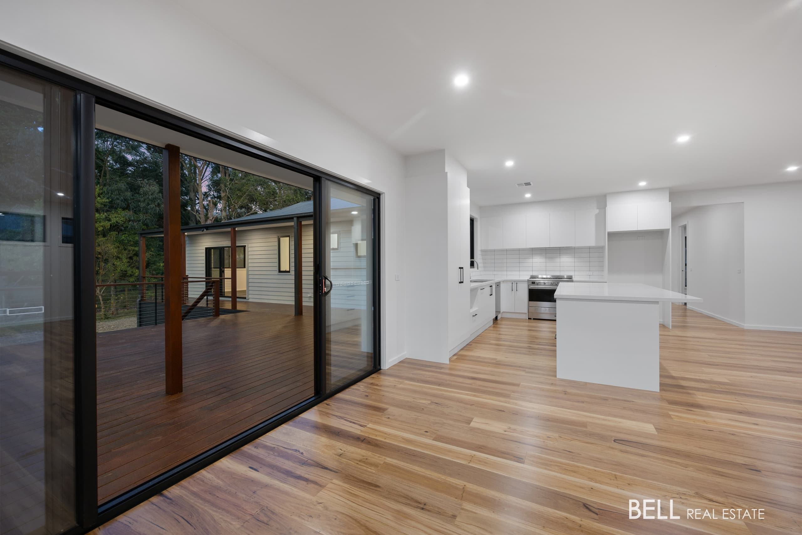 5B The Crescent, WESBURN, Wesburn - Thumbnail 3