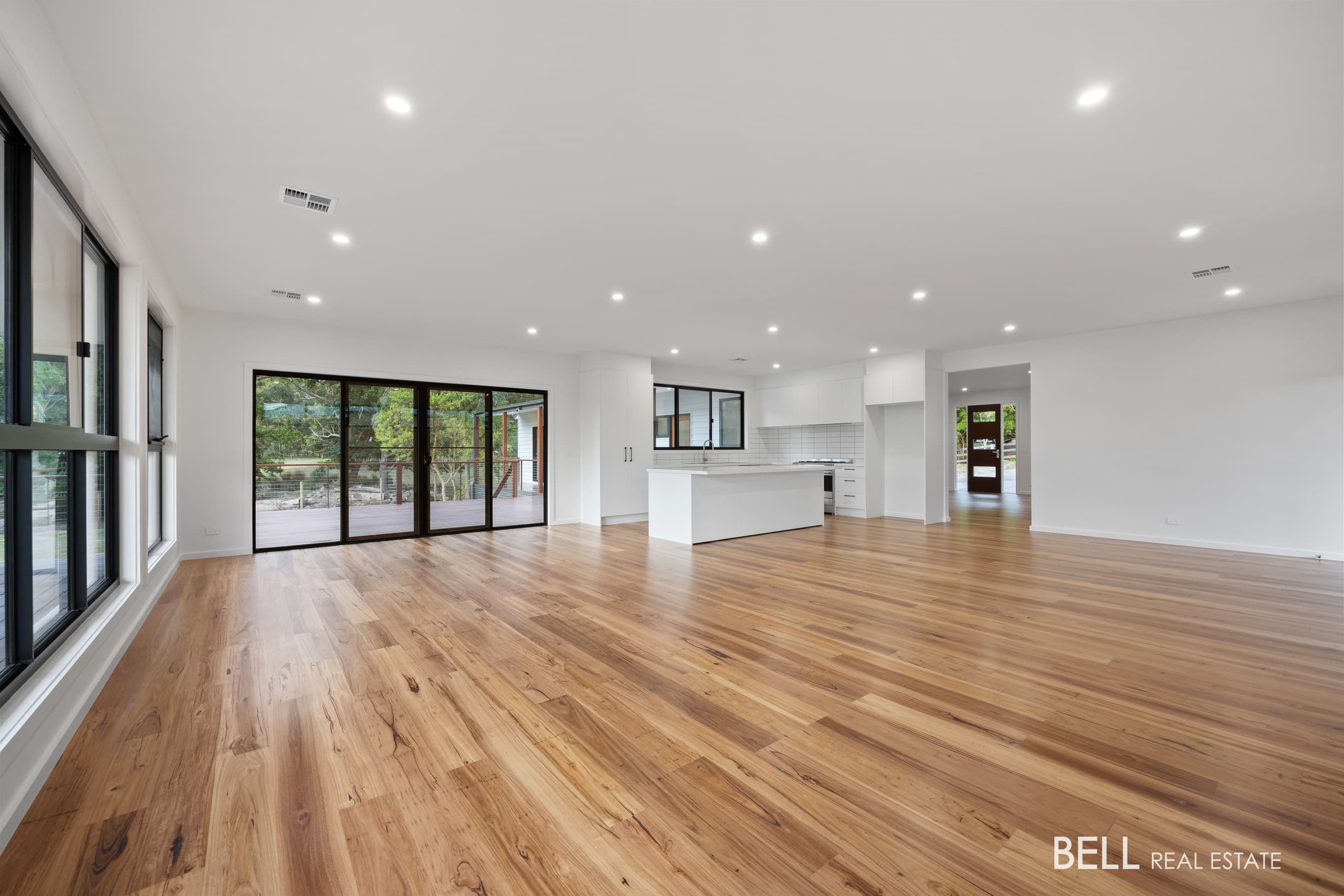 5B The Crescent, WESBURN, Wesburn - Thumbnail 5