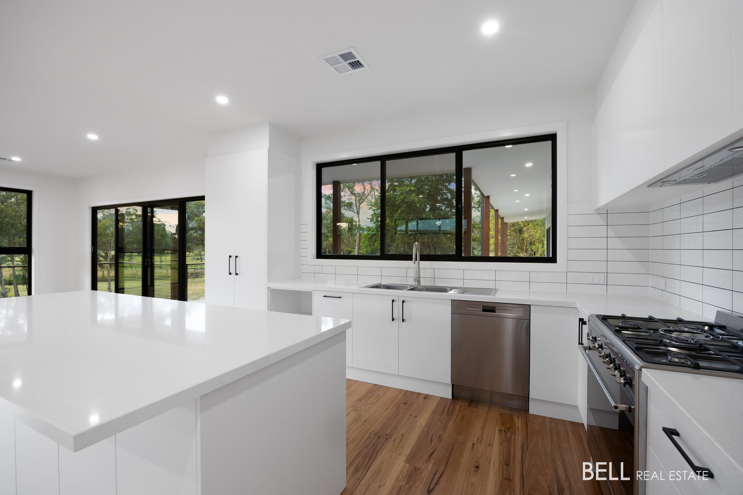 5B The Crescent, WESBURN, Wesburn - Thumbnail 6
