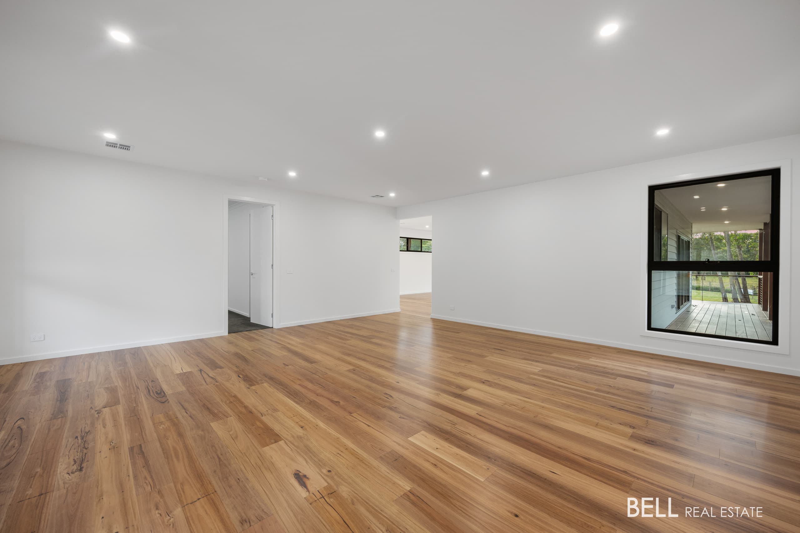 5B The Crescent, WESBURN, Wesburn - Thumbnail 8