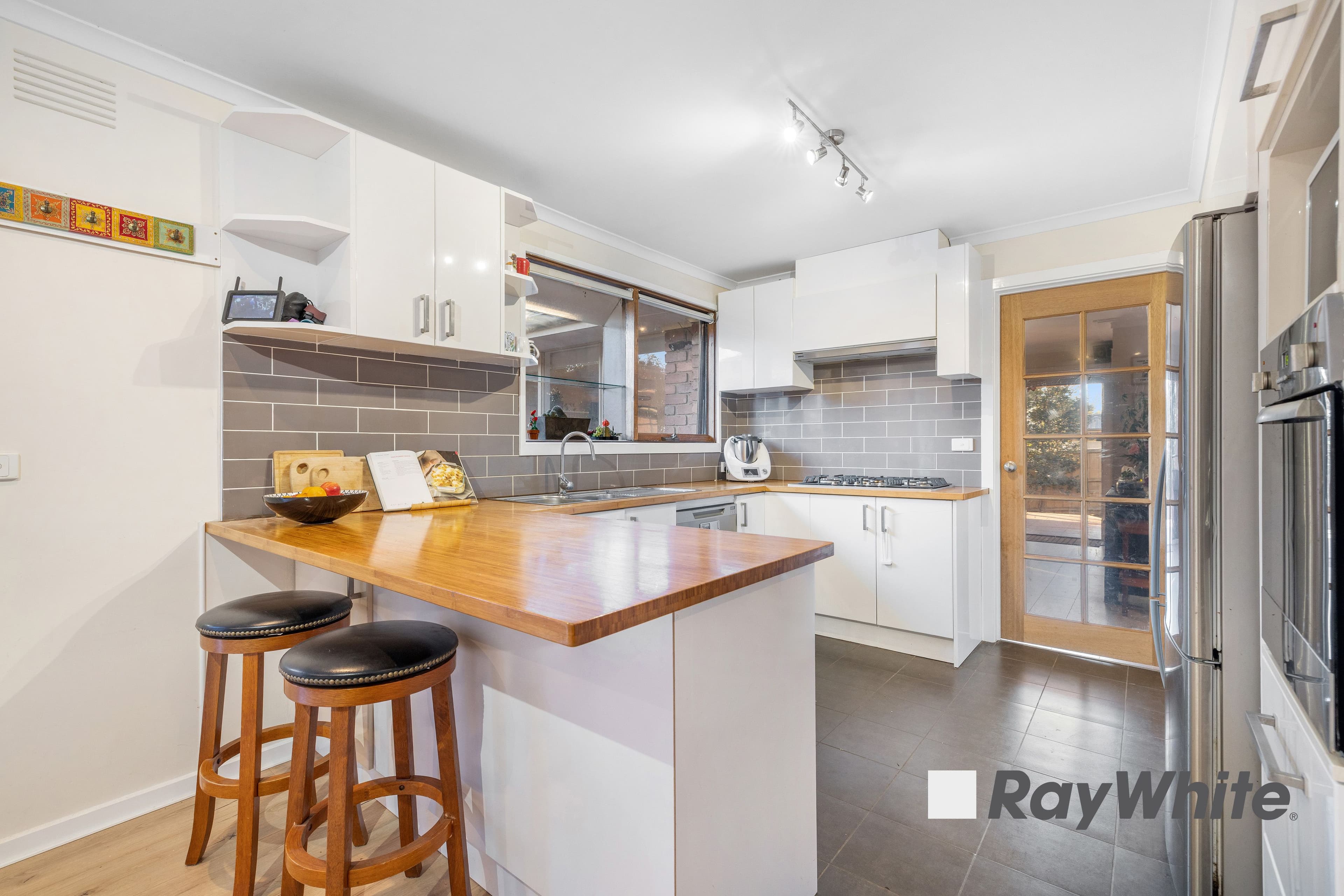 16 Rearden Close, Endeavour Hills VIC 3802, Endeavour Hills - Thumbnail 6