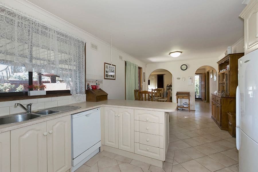120 Barries Road, MELTON VIC 3337, Melton - Thumbnail 4