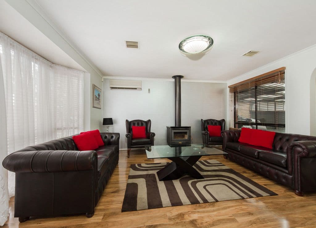 8 Kingsmead Close, Sunshine North VIC 3020, Sunshine North - Thumbnail 2