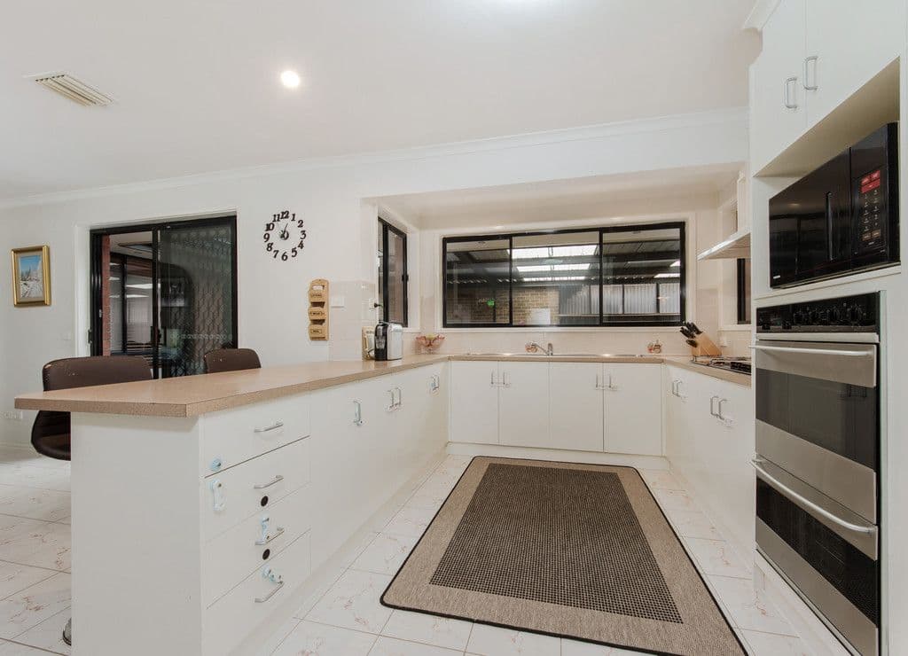 8 Kingsmead Close, Sunshine North VIC 3020, Sunshine North - Thumbnail 4