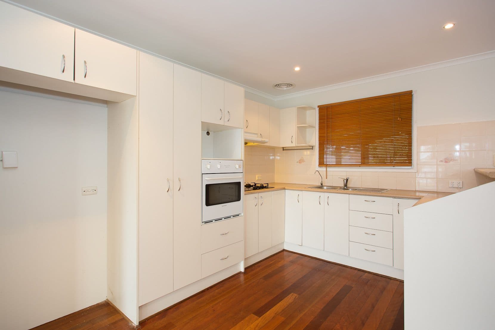 18 Kingfisher Drive, BONGAREE QLD 4507, Bongaree - Thumbnail 2