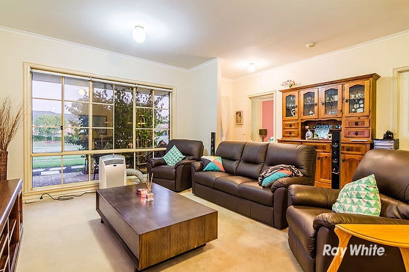 106 Courtenay Avenue, Cranbourne North VIC 3977, Cranbourne North - Thumbnail 2