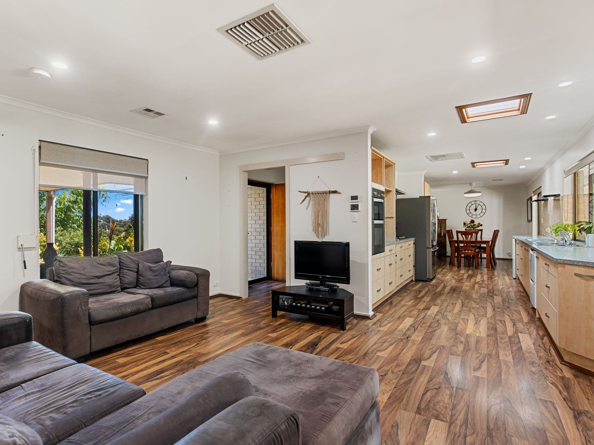 9 Robbie Drive, Reynella East SA 5161, Reynella East - Thumbnail 2