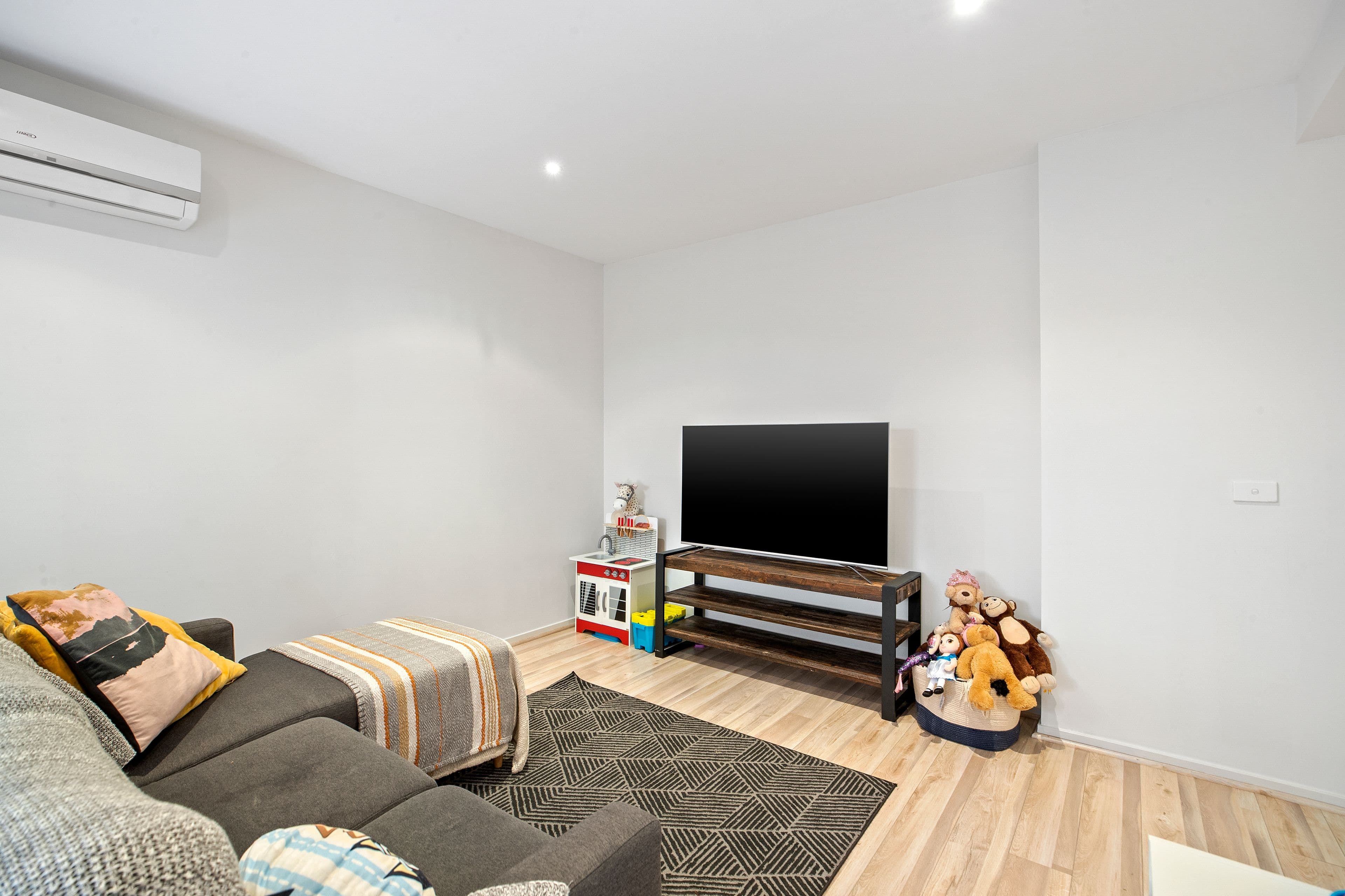 9 Stamford Crescent, Rowville VIC 3178, Rowville - Thumbnail 5