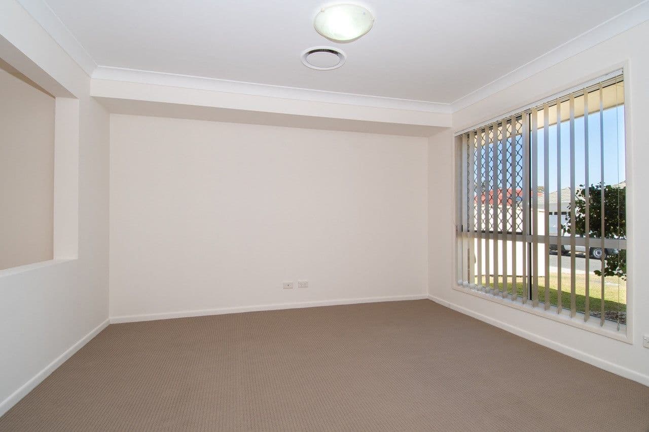 4 Dylan Street, Arundel QLD 4214, Arundel - Thumbnail 2