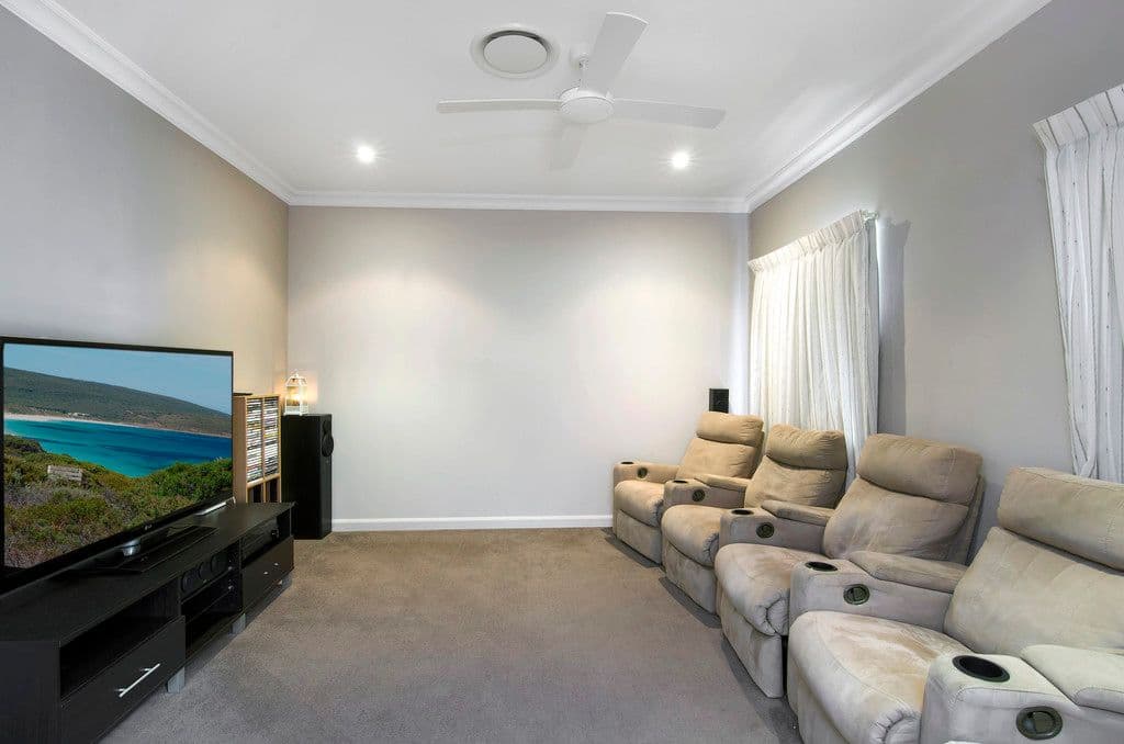 52 Buckingham Way, ELANORA QLD 4221, Elanora - Thumbnail 4