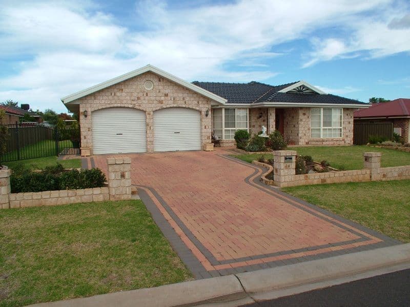 19  Ken McMullen Place, DUBBO NSW 2830, Dubbo - Image 1