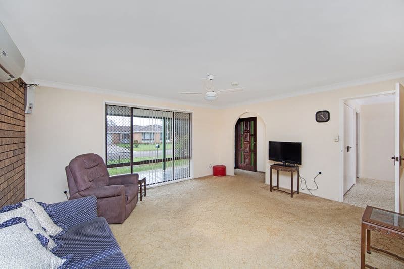 13 Barramundi Place, BATEAU BAY NSW 2261, Bateau Bay - Thumbnail 2