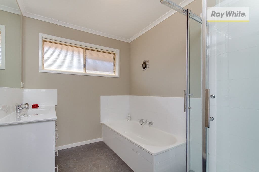 16 Sixth Avenue, ROSEBUD VIC 3939, Rosebud - Thumbnail 8