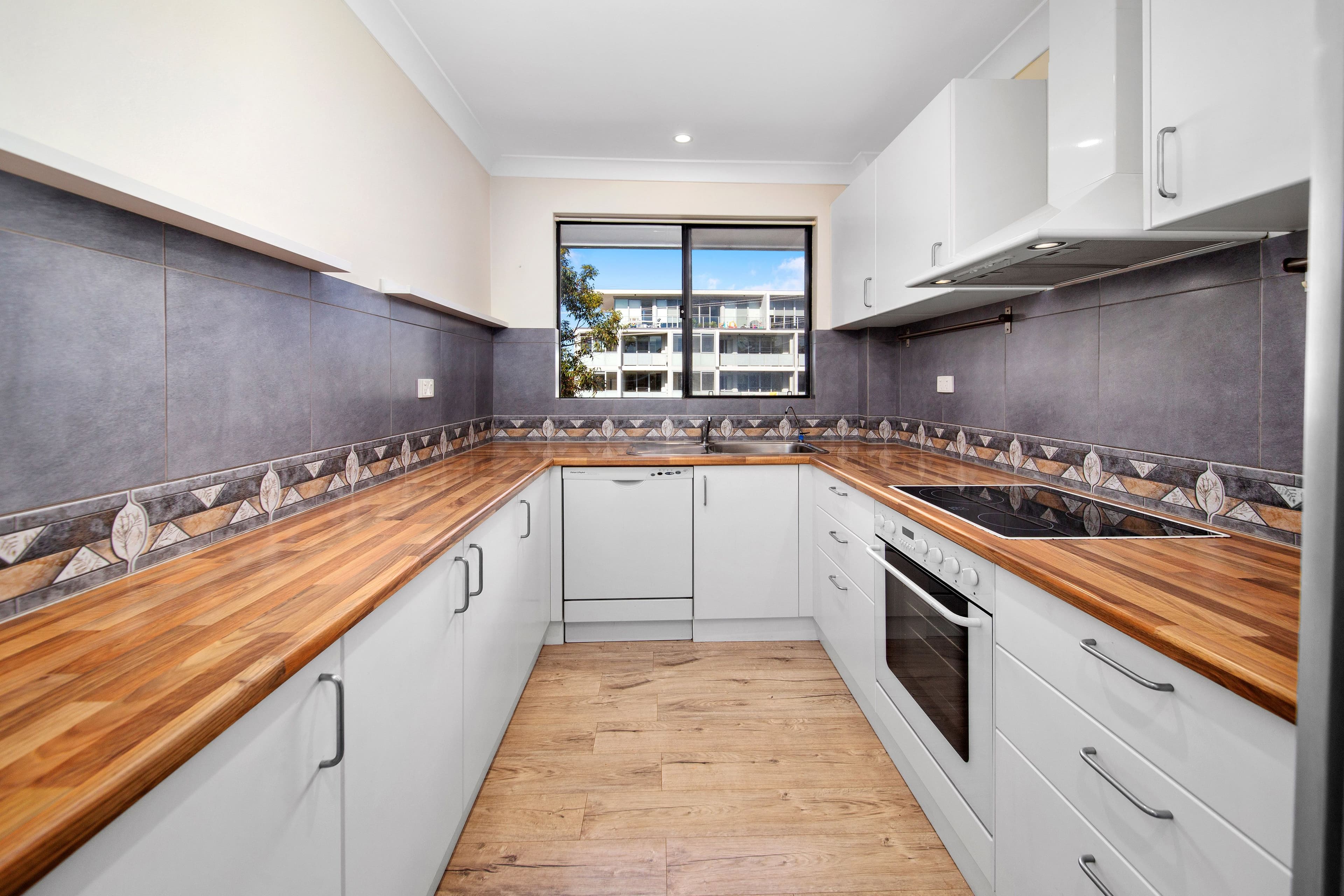 131 Oak Road, Kirrawee NSW 2232, Kirrawee - Thumbnail 3