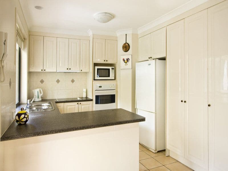 15 Abel Smith Crescent, MOUNT OMMANEY QLD 4074, Mount Ommaney - Thumbnail 2