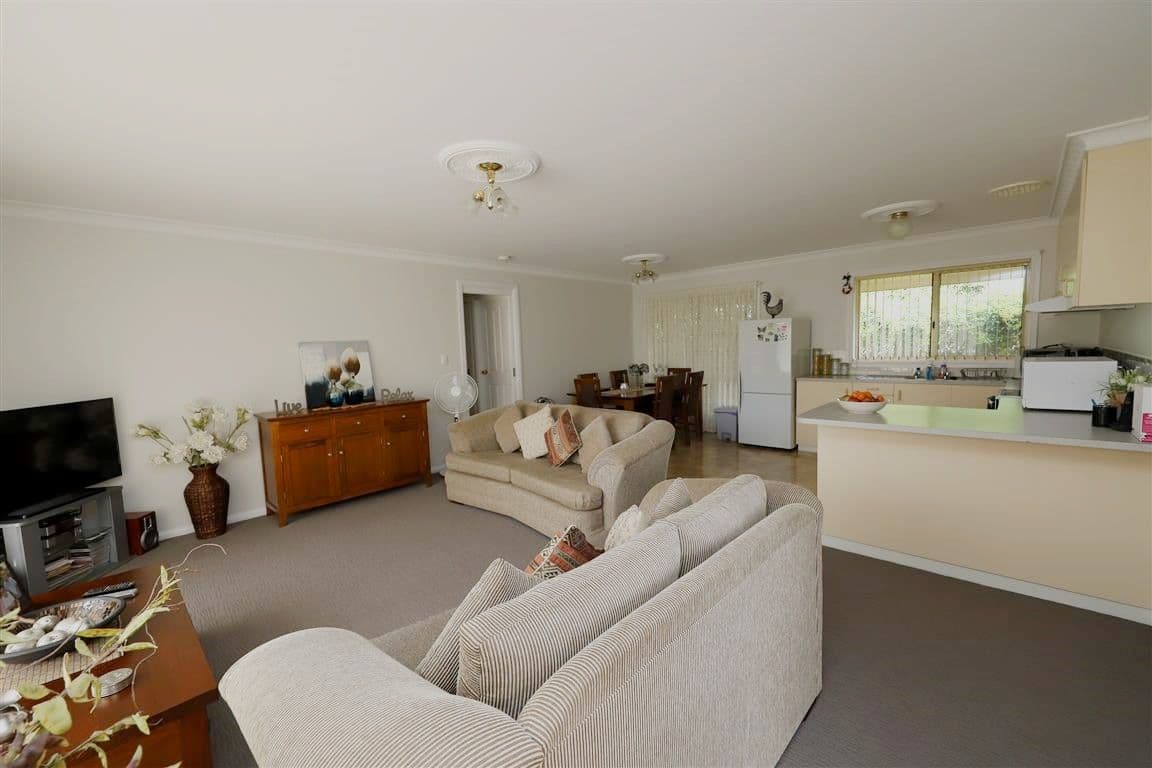 6 Mangaroo Avenue, Tumut NSW 2720, Tumut - Thumbnail 2