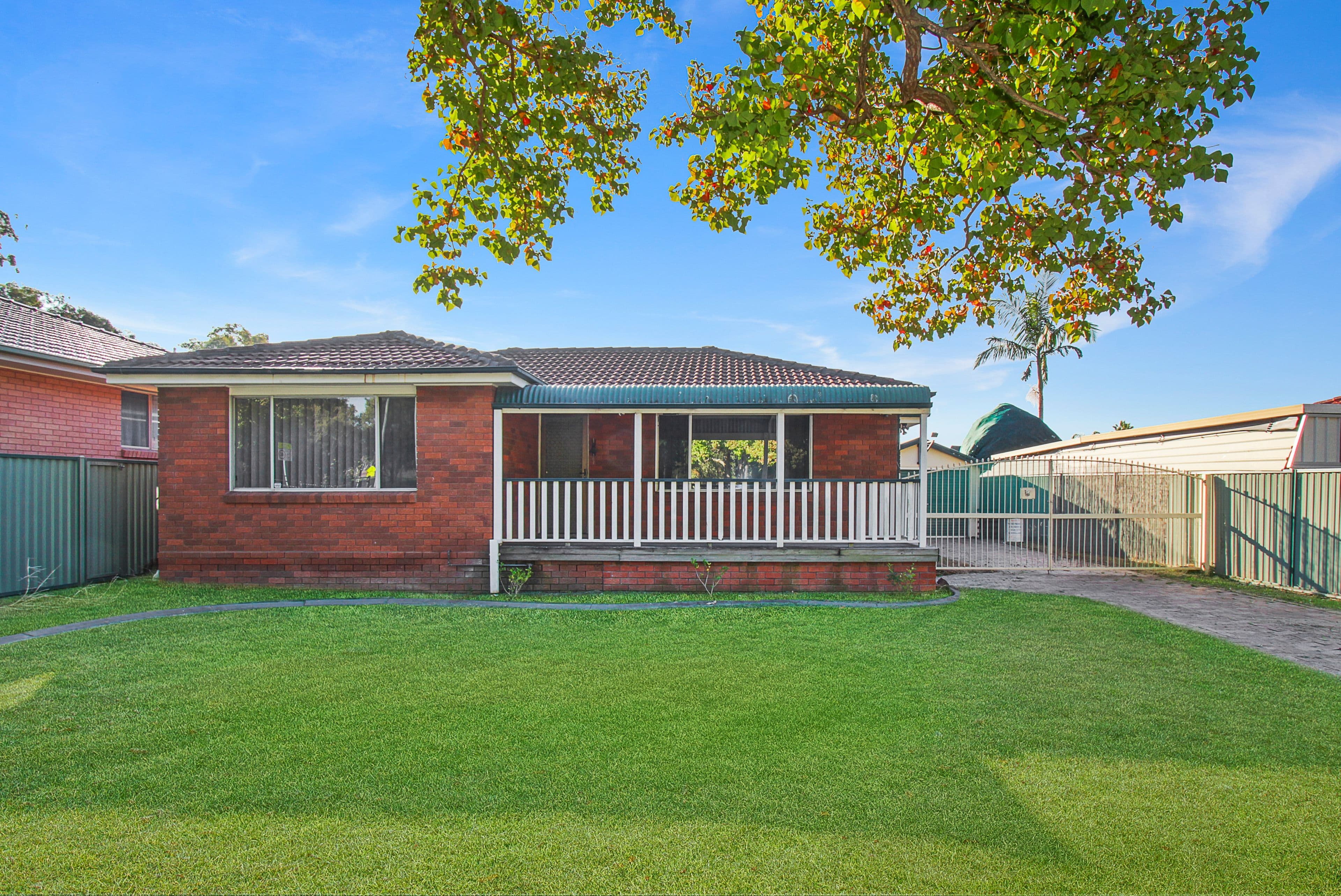 31 Coolatai Crescent, Bossley Park NSW 2176, Bossley Park - Thumbnail 2
