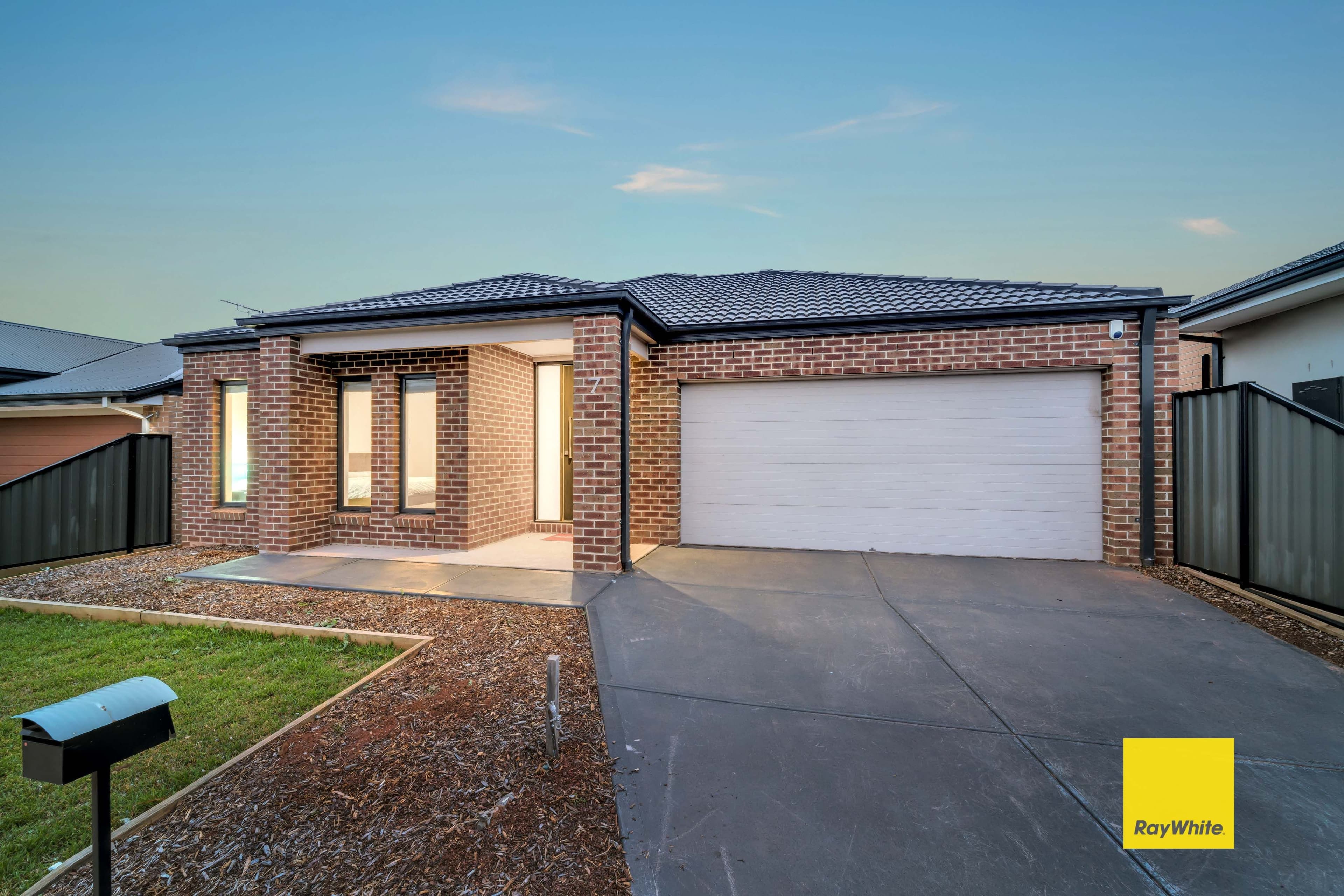 7 Infinity Drive, Fraser Rise VIC 3336, Fraser Rise - Thumbnail 2