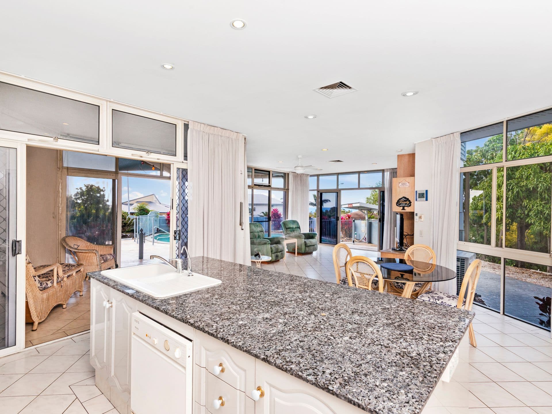 126 K P McGrath Drive, Elanora QLD 4221, Elanora - Thumbnail 6