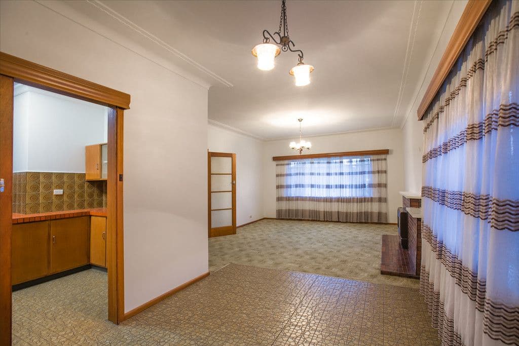2A Locher Avenue, Reservoir VIC 3073, Reservoir - Thumbnail 4