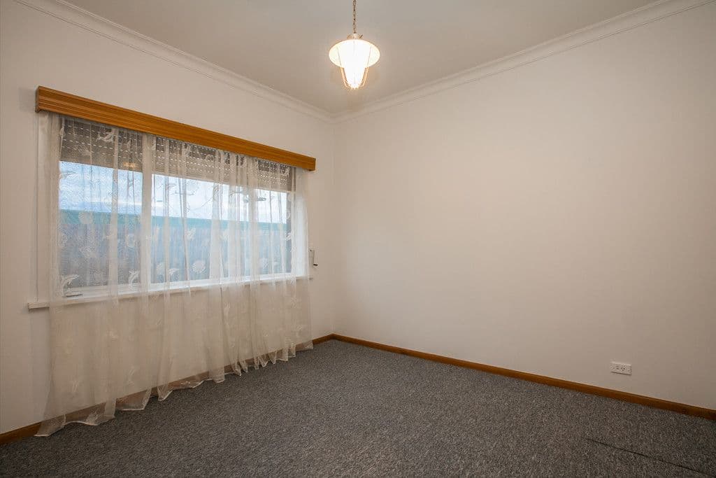 2A Locher Avenue, Reservoir VIC 3073, Reservoir - Thumbnail 5