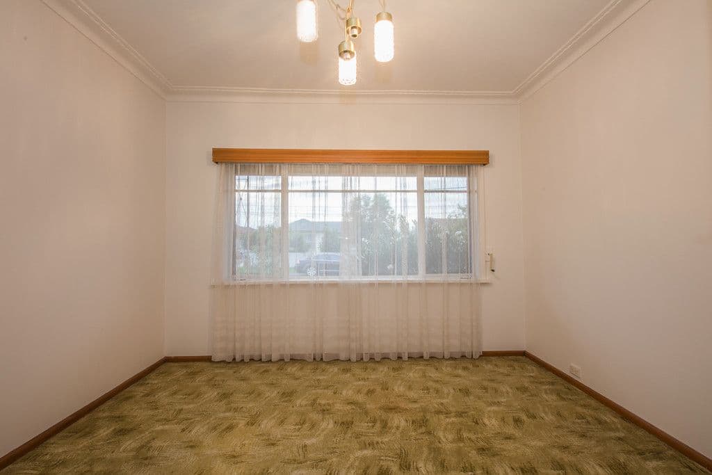 2A Locher Avenue, Reservoir VIC 3073, Reservoir - Thumbnail 7