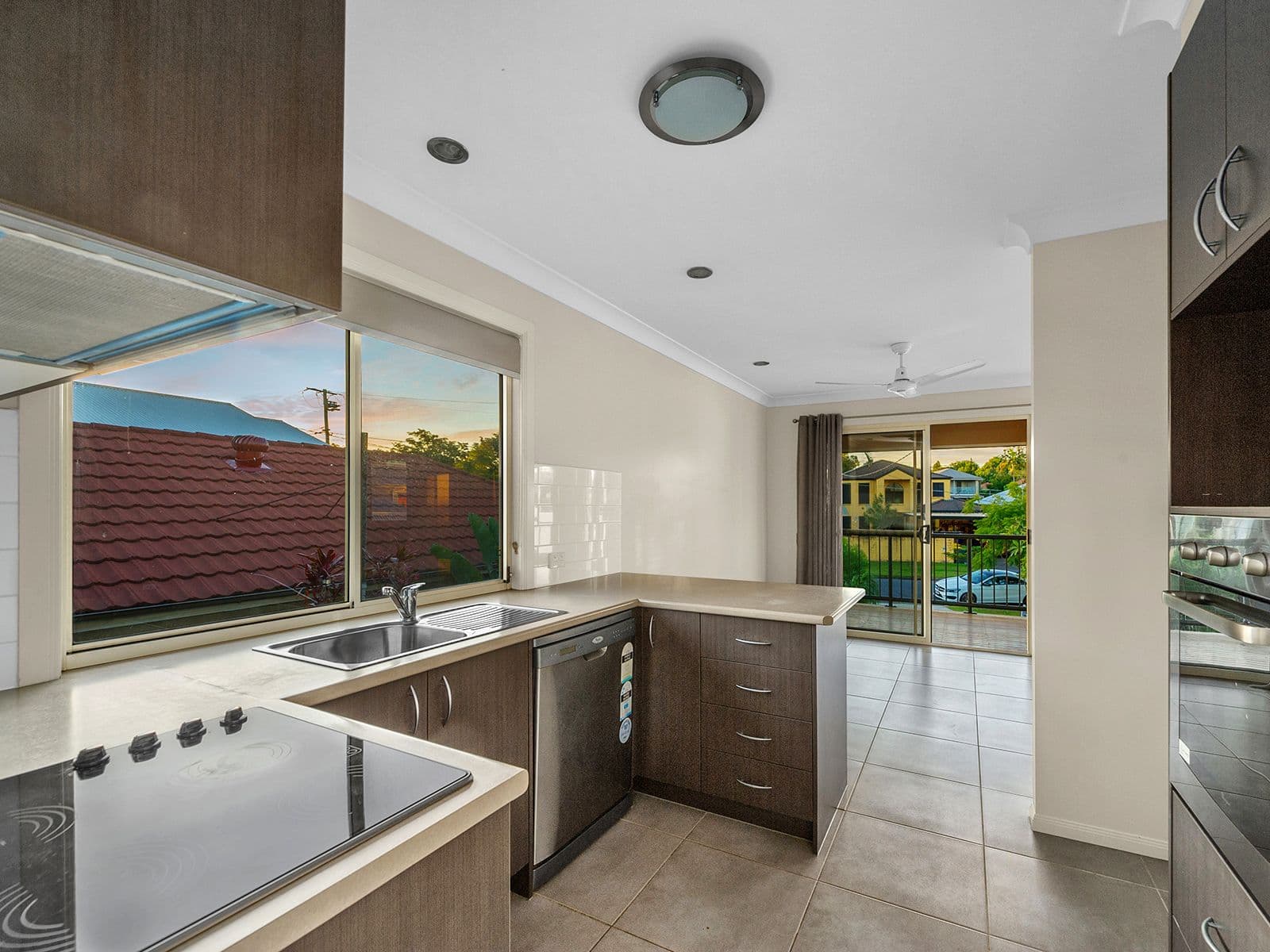 42 Lancelot Street, Tennyson QLD 4105, Tennyson - Thumbnail 2
