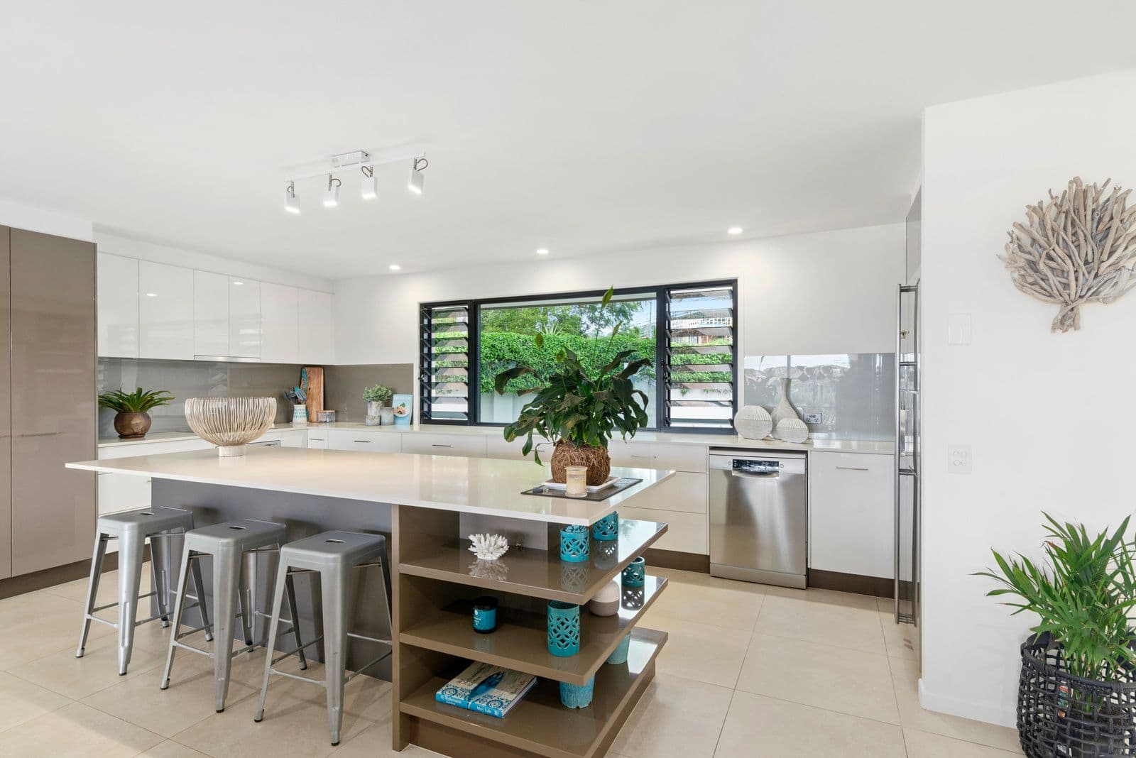 12 Kingfish Court, Palm Beach QLD 4221, Palm Beach - Thumbnail 6