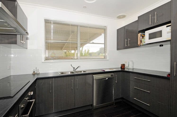 10 Burdett Street, Frankston North VIC 3200, Frankston North - Thumbnail 2