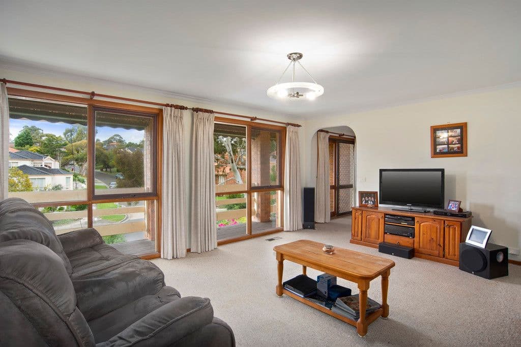 35 Huntingfield Drive, Doncaster East VIC 3109, Doncaster East - Thumbnail 2