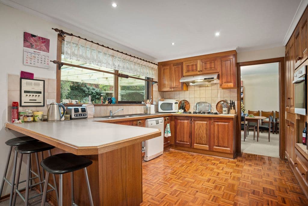35 Huntingfield Drive, Doncaster East VIC 3109, Doncaster East - Thumbnail 3