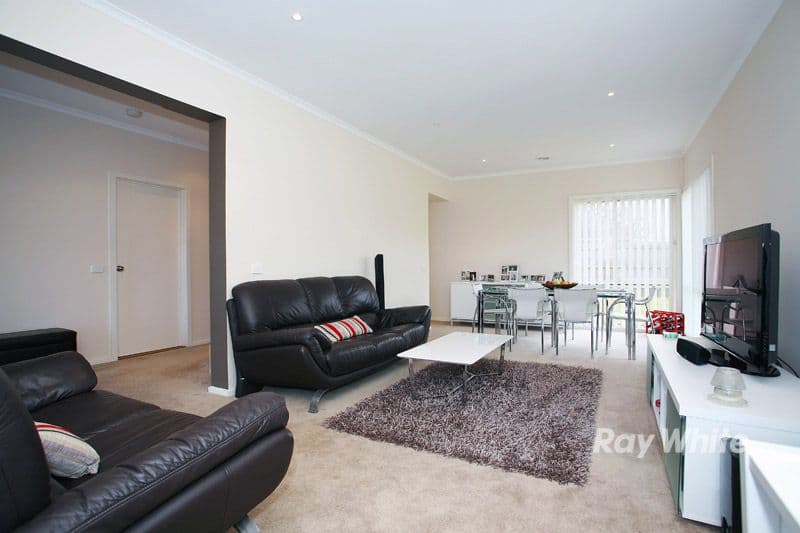 25 Boronia Avenue, CRANBOURNE VIC 3977, Cranbourne - Thumbnail 2