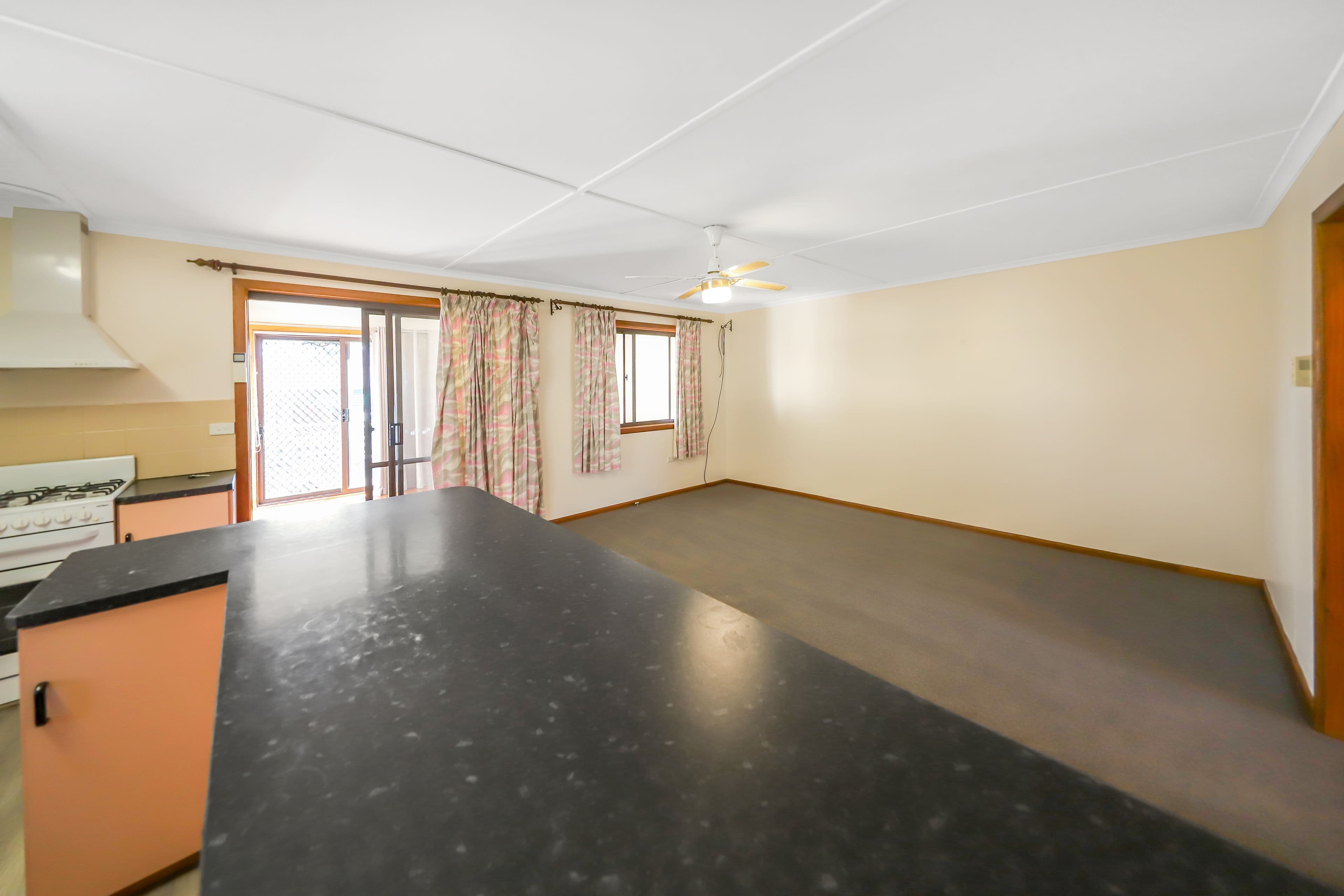 85 Clarke Street, Tumut NSW 2720, Tumut - Thumbnail 2