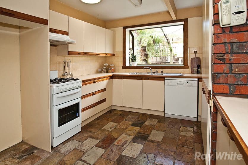 33 Northam Street, Glen Waverley VIC 3150, Glen Waverley - Thumbnail 2