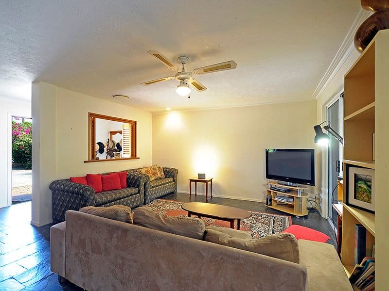 24 Boongala Road, BROADBEACH WATERS QLD 4218, Broadbeach Waters - Thumbnail 2