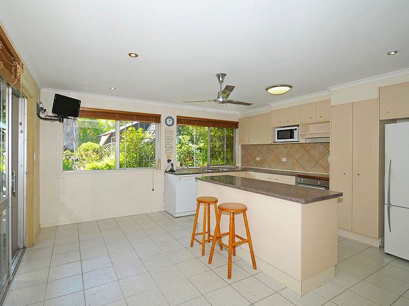 24 Boongala Road, BROADBEACH WATERS QLD 4218, Broadbeach Waters - Thumbnail 3