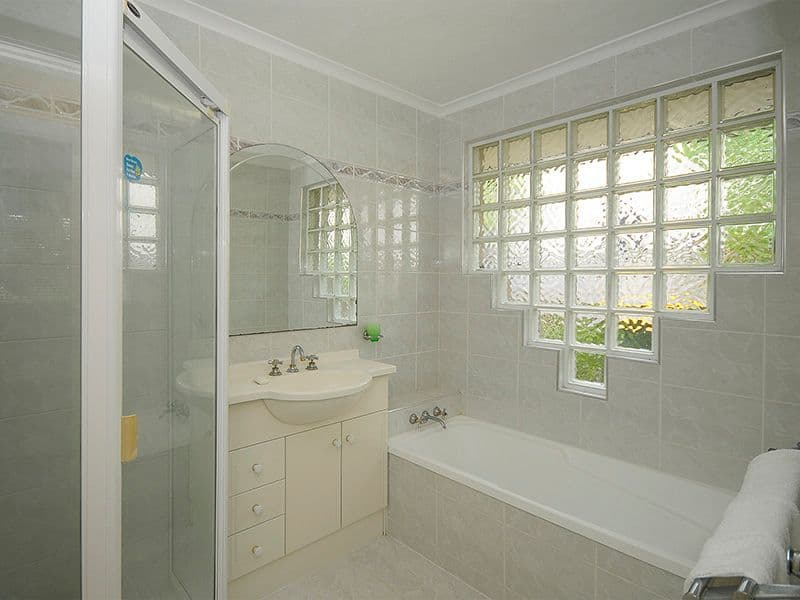 24 Boongala Road, BROADBEACH WATERS QLD 4218, Broadbeach Waters - Thumbnail 7