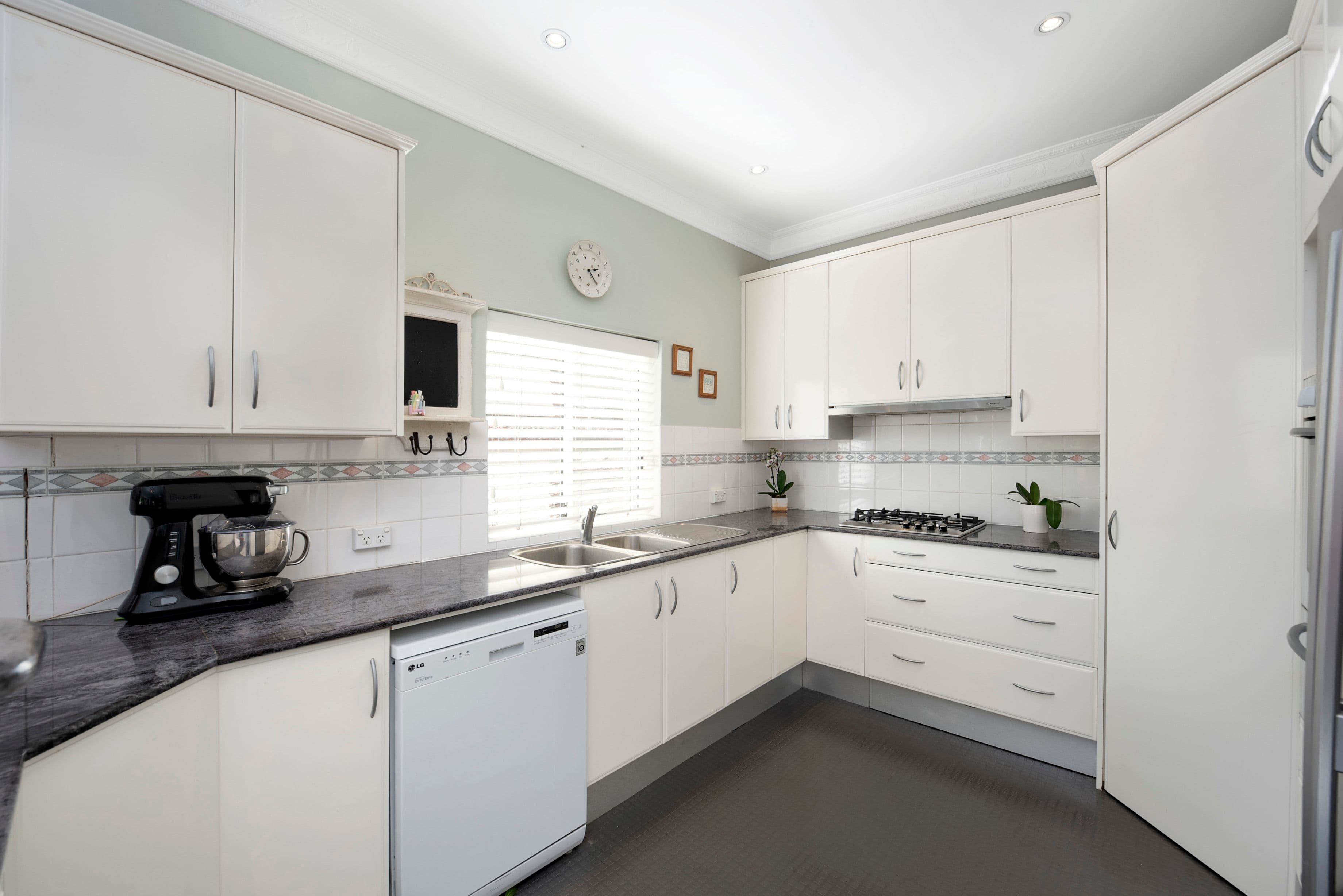 5 Chevalier Crescent, Mooroolbark, Mooroolbark - Thumbnail 4