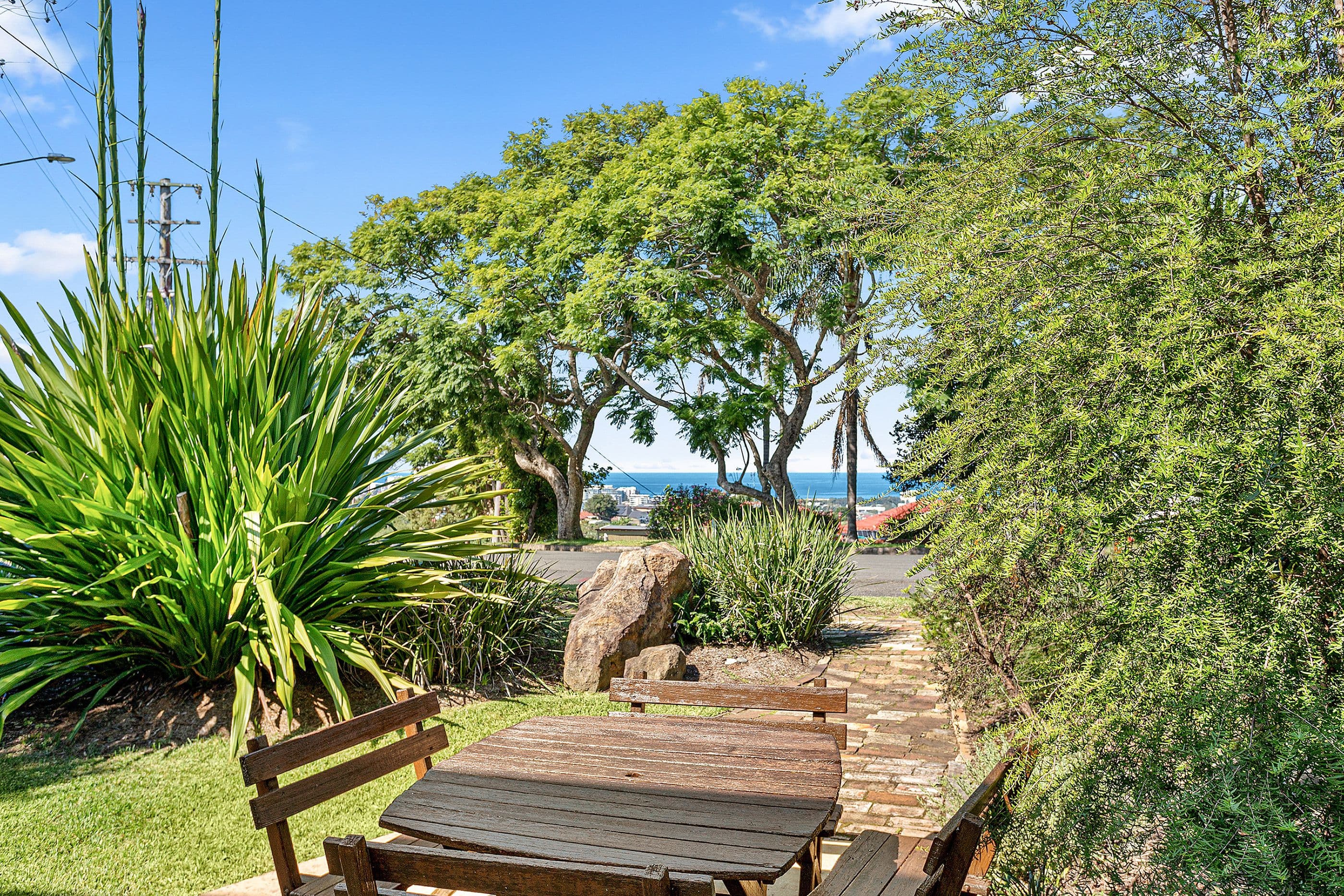 24 Hilltop Avenue, Wollongong NSW 2500, Wollongong - Thumbnail 2