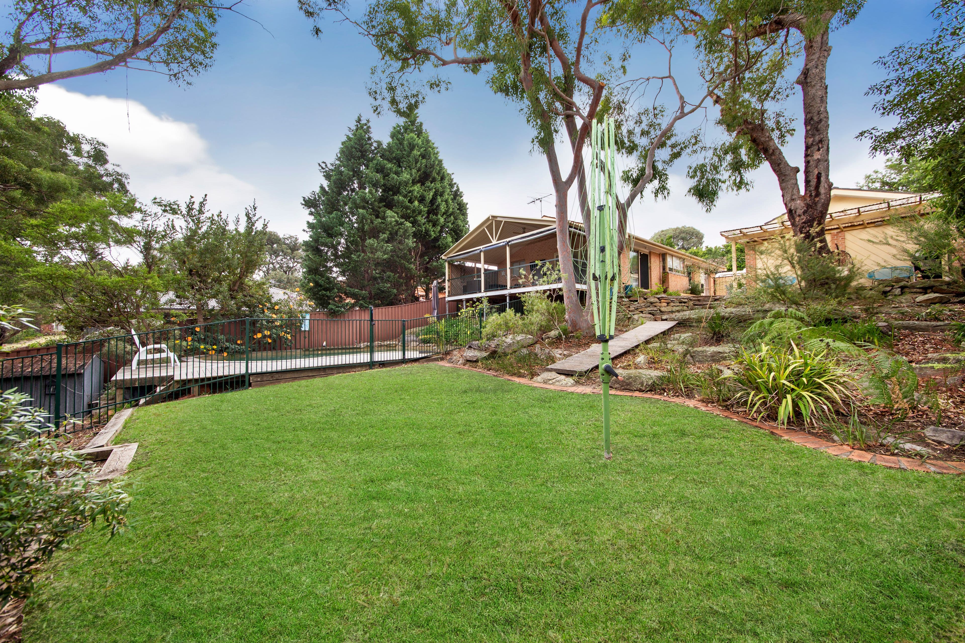 7 Angophora Place, Alfords Point - Thumbnail 2