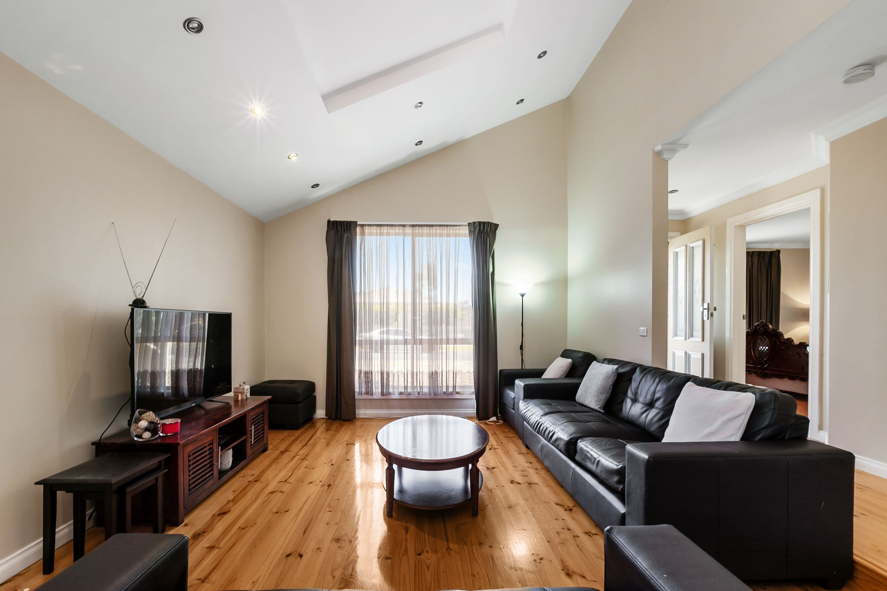 23 Pickworth Drive, Mill Park VIC 3082, Mill Park - Thumbnail 2