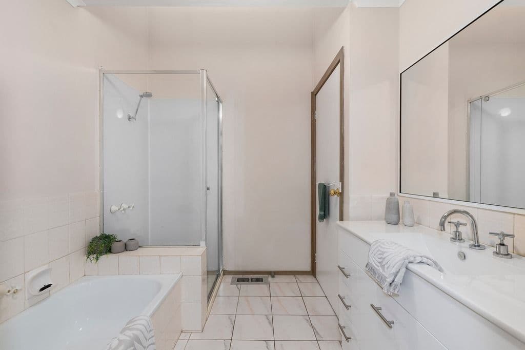 20 Oakbank Avenue, Mill Park VIC 3082, Mill Park - Thumbnail 6