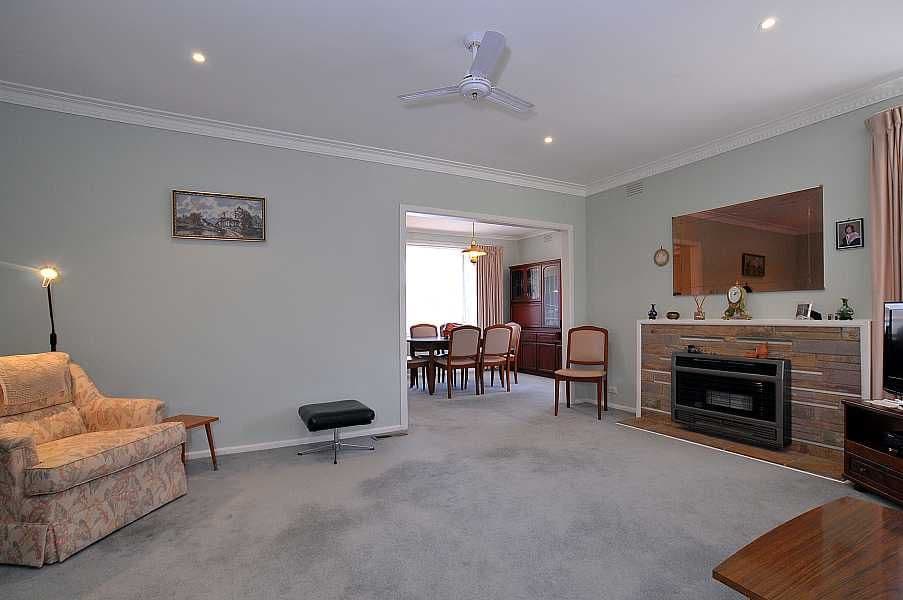 20 Venice Avenue, MITCHAM VIC 3132, Mitcham - Thumbnail 2